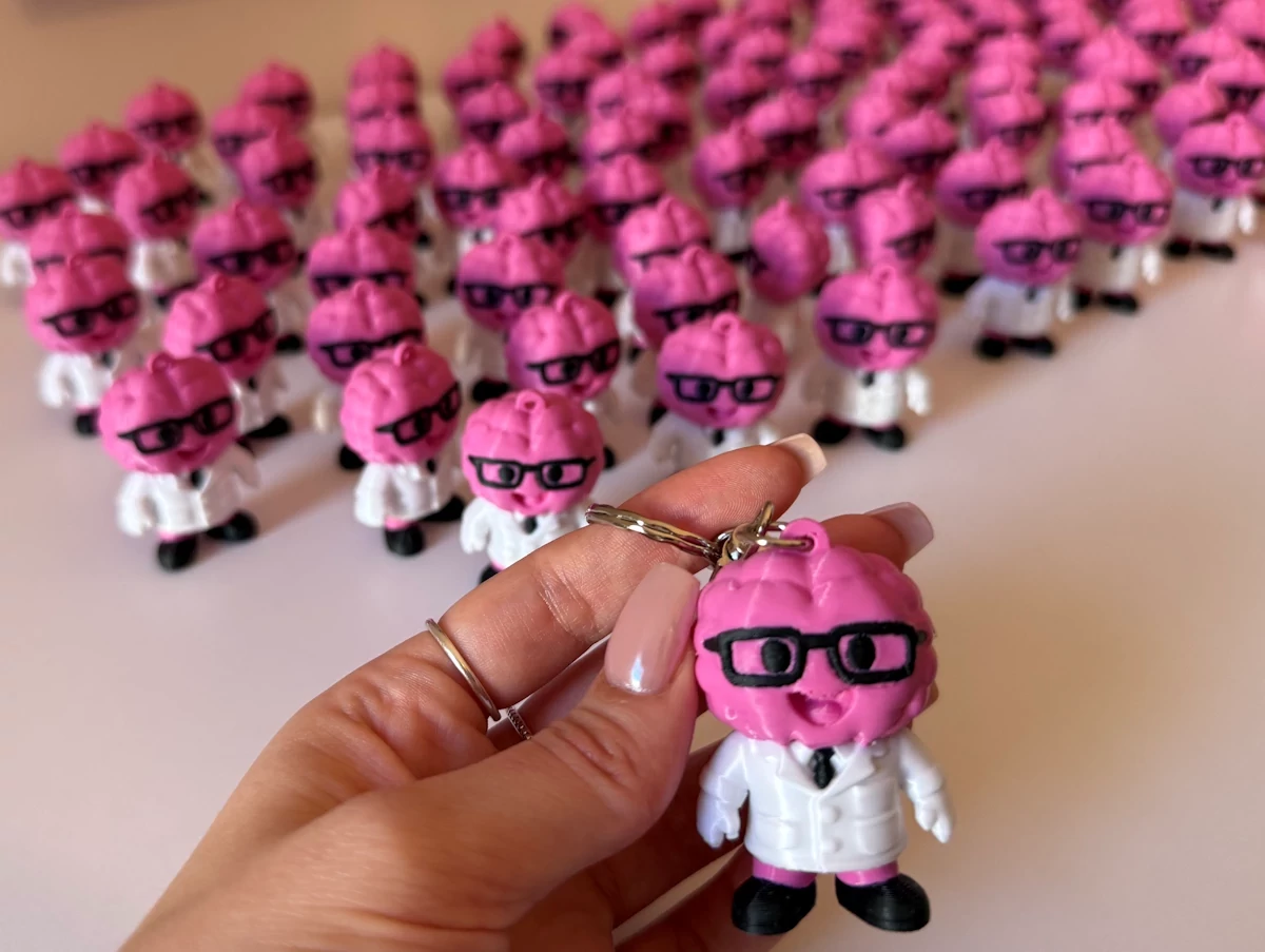 3D nyomtatott figura kulcstartó Hollandiába, egyedi ajándék a Manubimtól