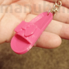 Kép 2/2 - Egyedi kulcstartó "Papucs" (60x24x144 mm) - PLA - műanyag