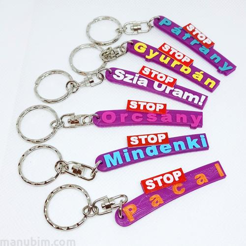 Stop kulcstartó, saját szöveggel és színnel
